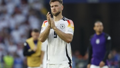 我刚提的新车啊！跟队记者：米兰新援菲尔克鲁格一根脚趾骨折