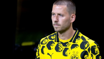 虎牙直播-德天空：曼联和马竞有意多特后卫安东，已询问相关情况