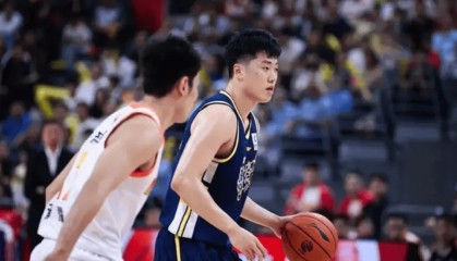 张皓嘉终暴走！末节打四号位统治攻守，可取代杜润旺，退场时哭了|广东|比赛|球迷|CBA|球员_新浪体育_新浪新闻